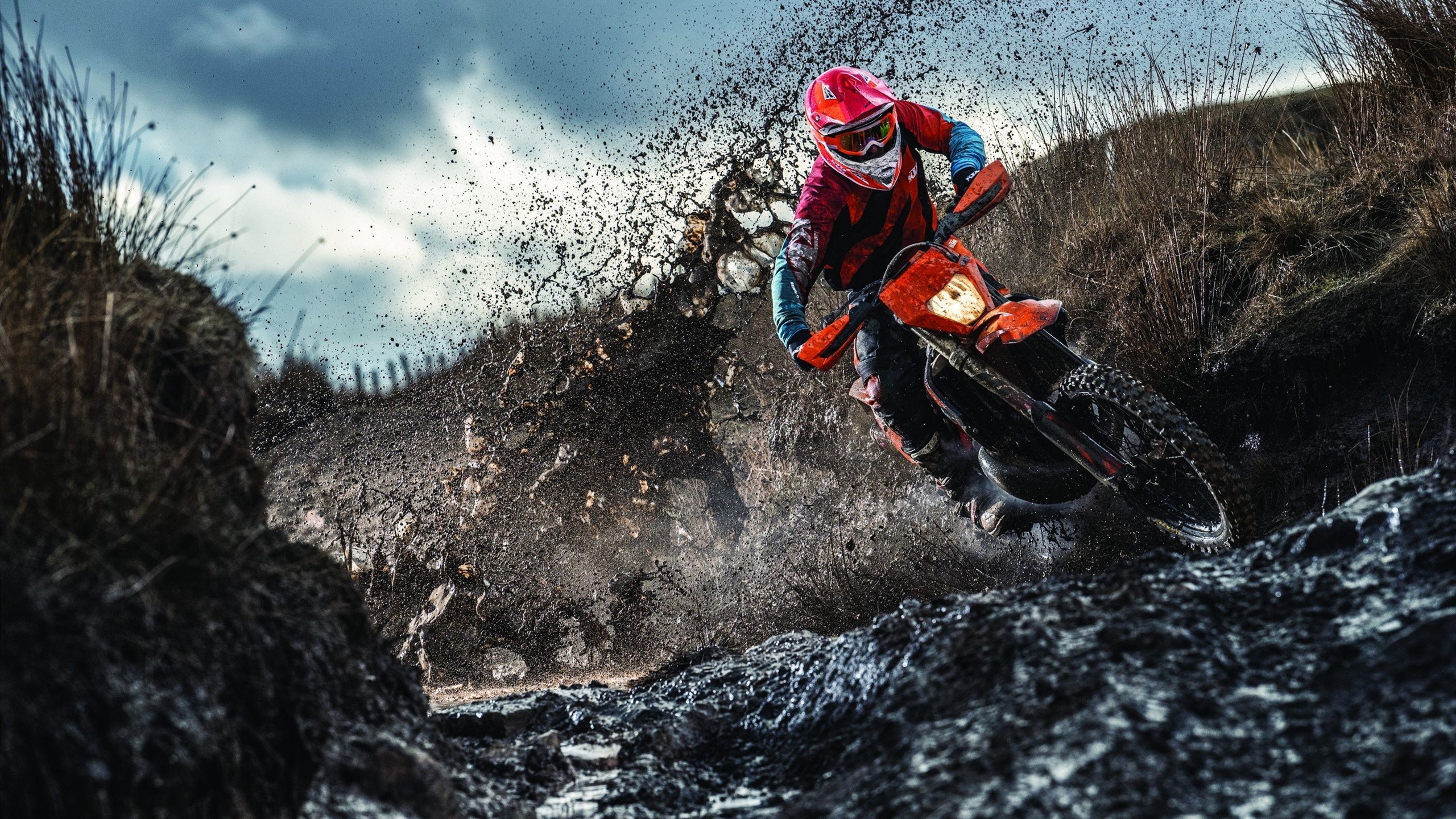 开云下载-_极地冰川徒步：探索白雪皑皑的冒险之旅_，极地冰川主要在哪里